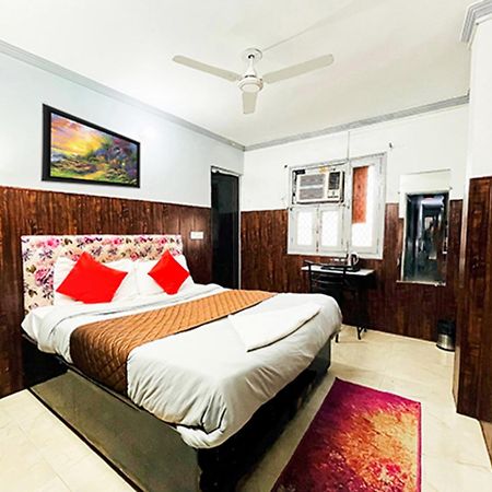 Hotel Commodo - Near Dhaula Kuan Нью-Делі Екстер'єр фото