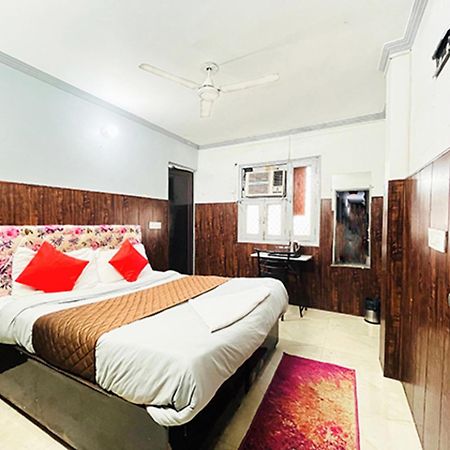 Hotel Commodo - Near Dhaula Kuan Нью-Делі Екстер'єр фото