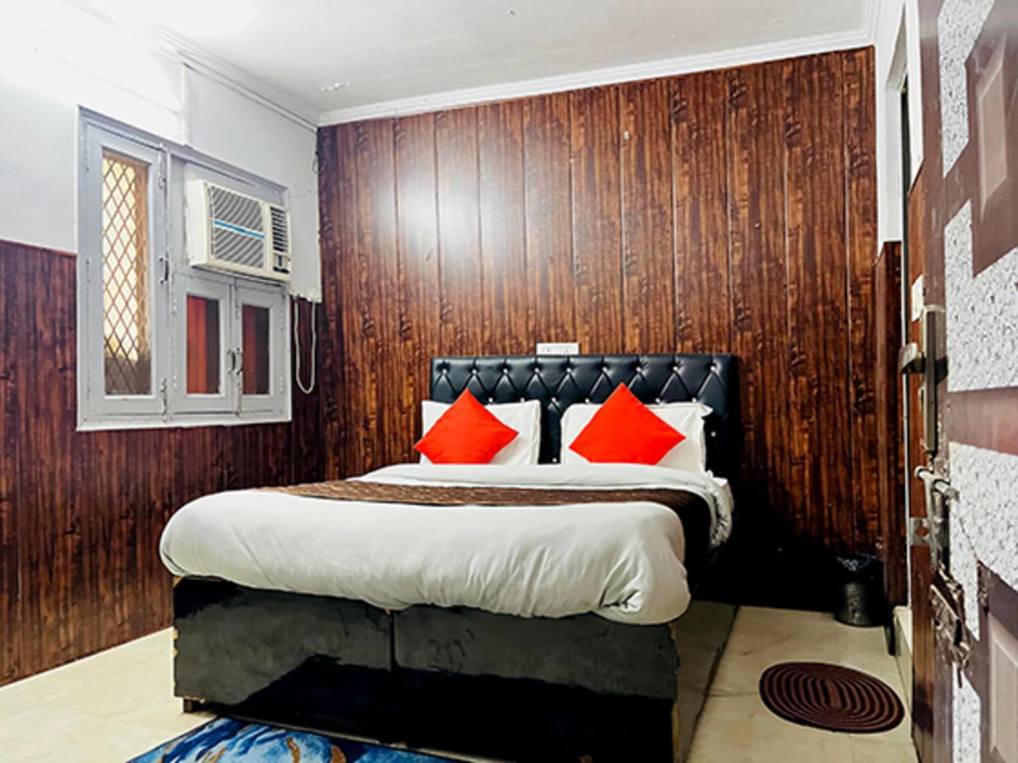 Hotel Commodo - Near Dhaula Kuan Нью-Делі Екстер'єр фото