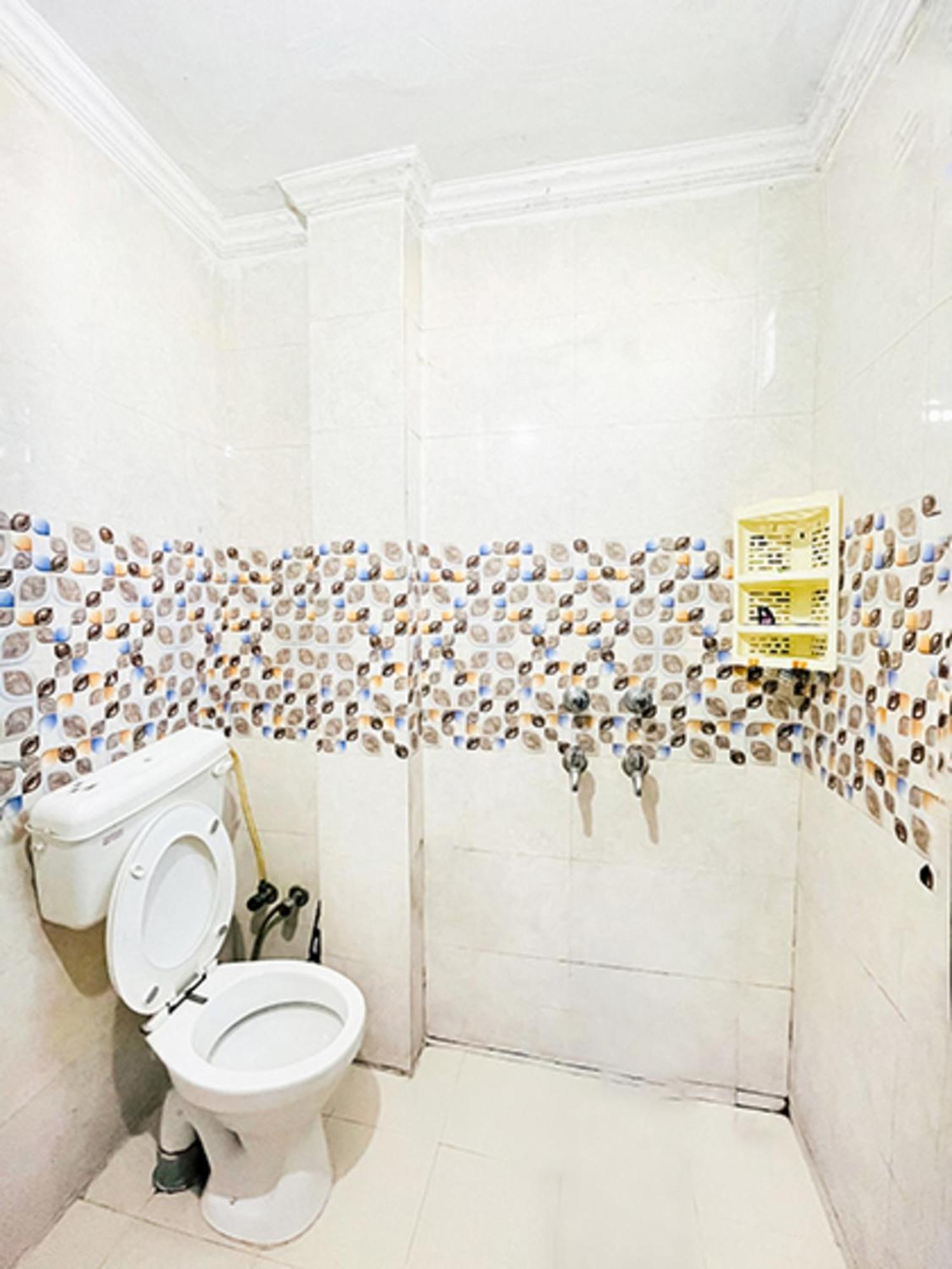 Hotel Commodo - Near Dhaula Kuan Нью-Делі Екстер'єр фото