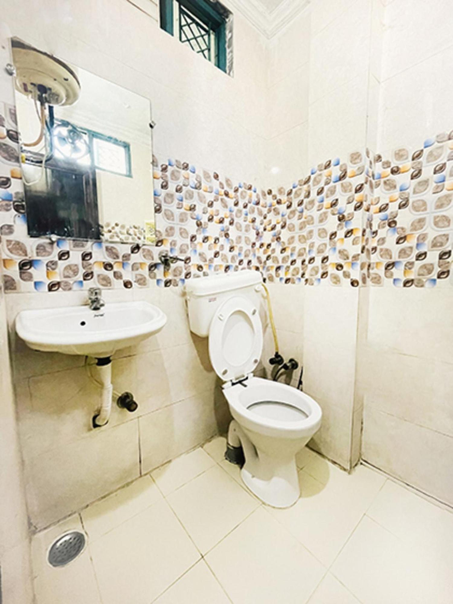 Hotel Commodo - Near Dhaula Kuan Нью-Делі Екстер'єр фото